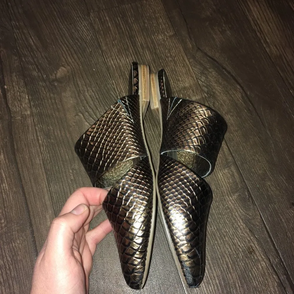 Matisse Berlin Bronze slip on, pointy toe shoes Gold Size 7 - Image 2