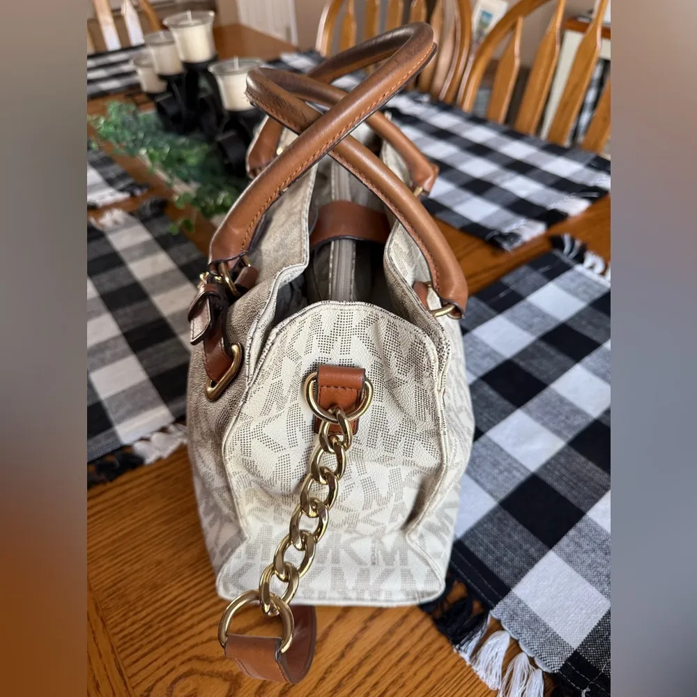 Michael Kors Hamilton Large Tote Bag in Vanilla - Image 5