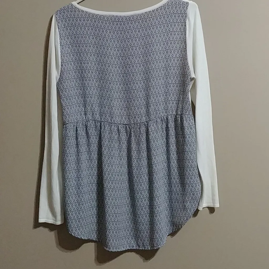 Women's Loft sweater blouse - Image 2