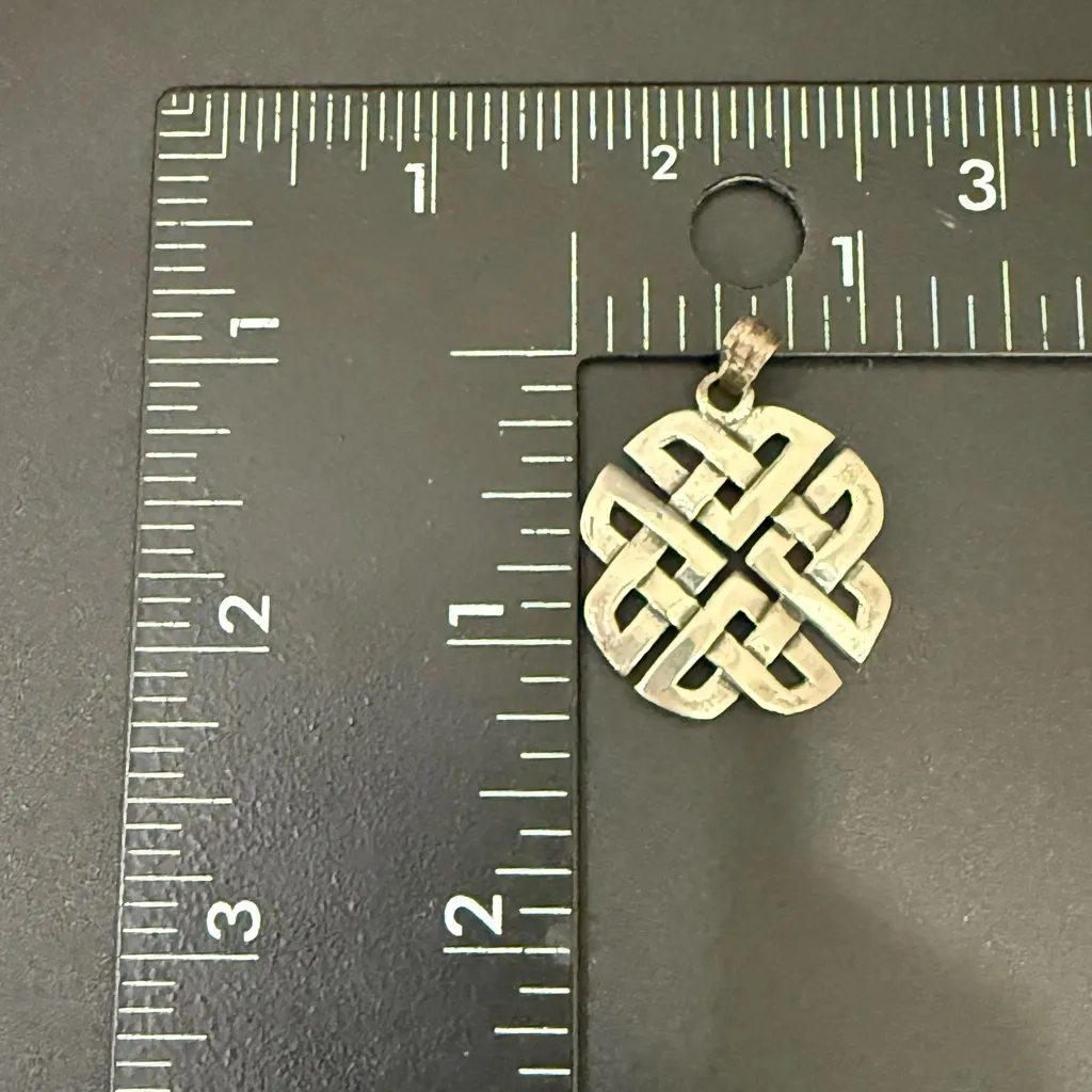 Vintage 925 Sterling Silver Celtic Knot Pendant 5g. - Image 4
