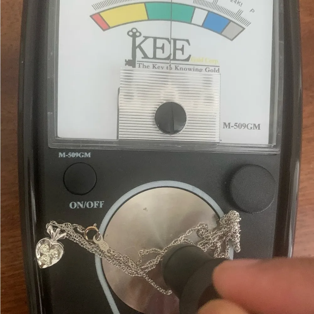 14k White Gold Diamond Heart Shape Necklace - Image 9