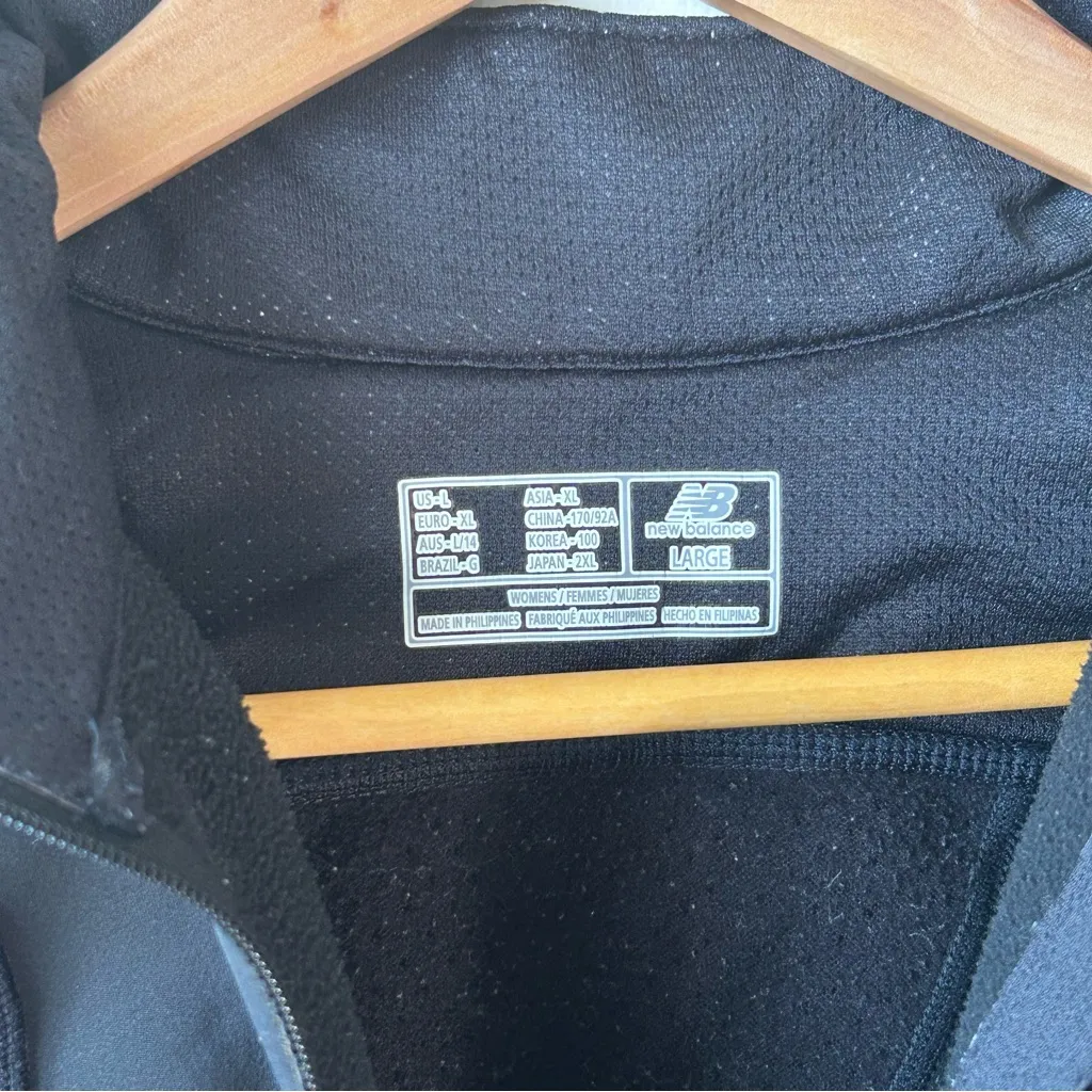 New Balance Womens Black w/ Pink Wrist Trim Reflective 1/4 Zip Running Jacket  L - Image 4