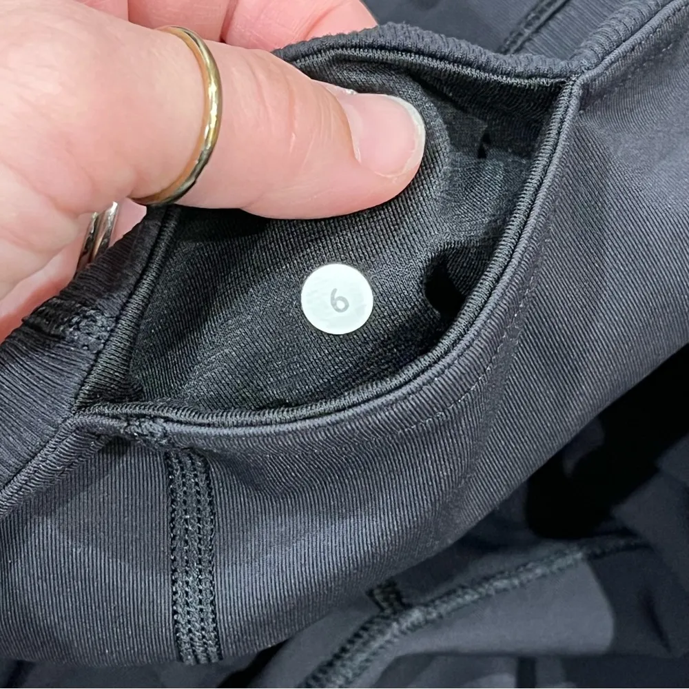 Lululemon Black Cropped Leggings - Image 10