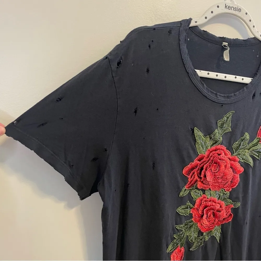 Emma & Sam distressed embroidered floral t-shirt oversized XS - Image 6