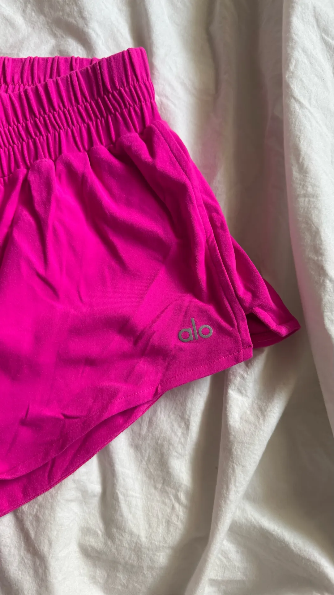 Alo Yoga Shorts - Image 2