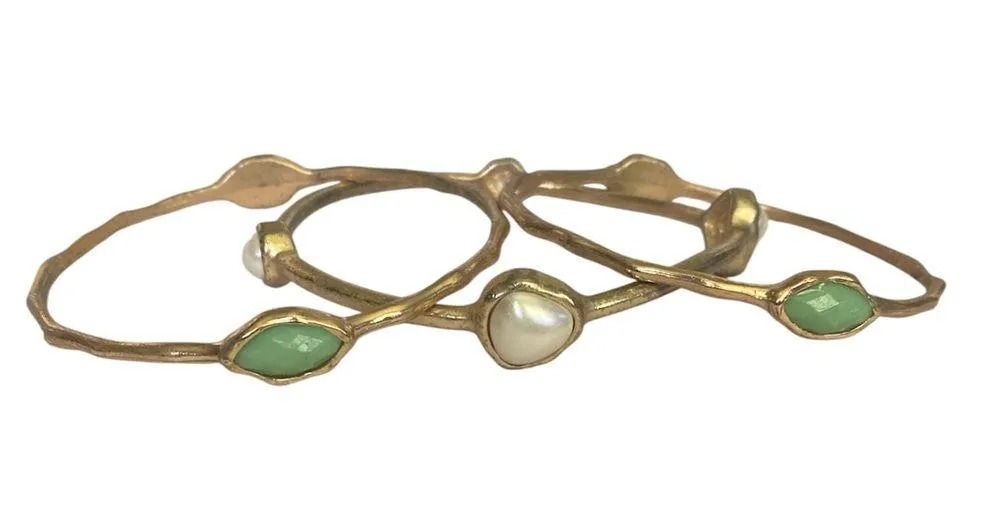 Set of 3 gold plated bangles with lucite - Image 2