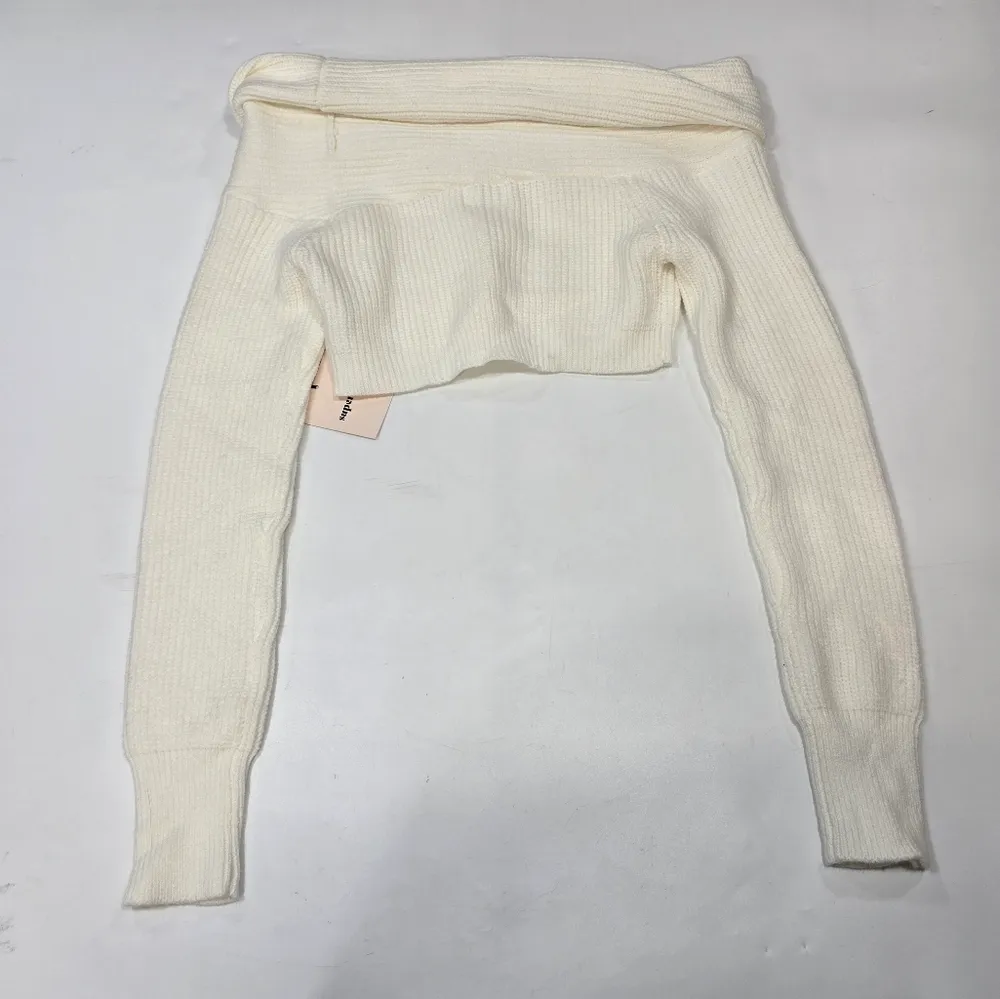 Superdown Lyla Crop Sweater in White - Image 11