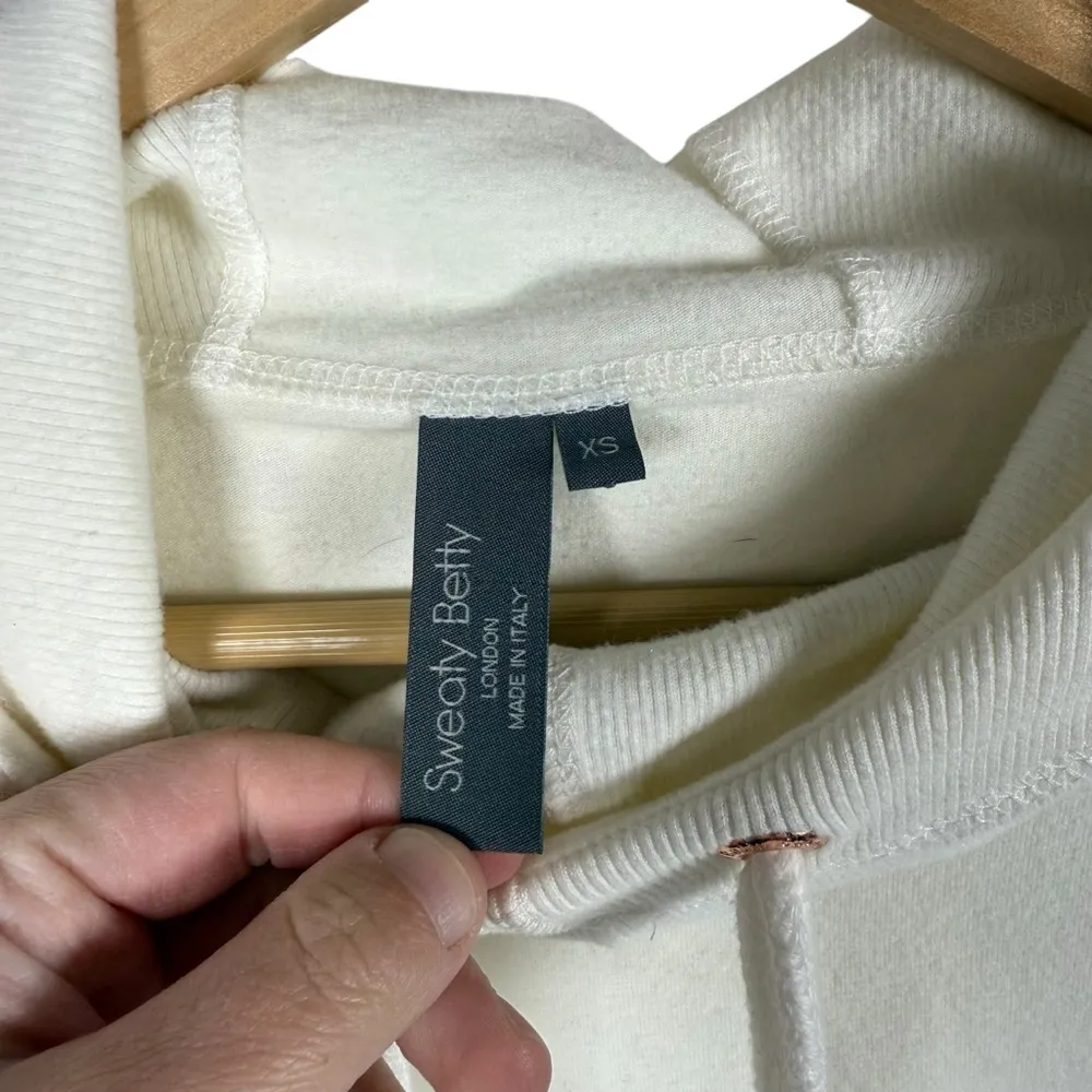 Sweaty Betty Women’s Escape Luxe Cropped Fleece Hoodie in Ivory Size XS - Image 7