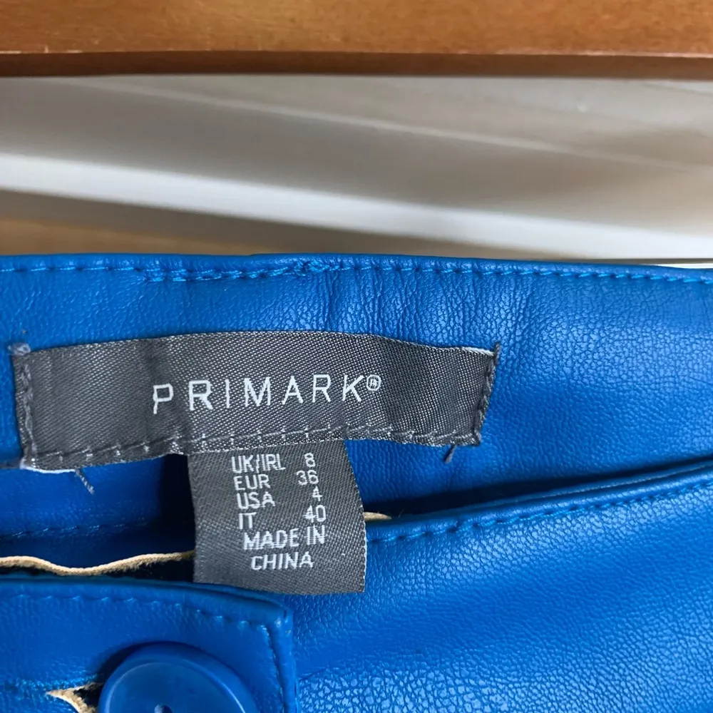 Primark Faux Vegan Leather Electric Blue High Waist Front Pleat Shorts - size 4 - Image 2