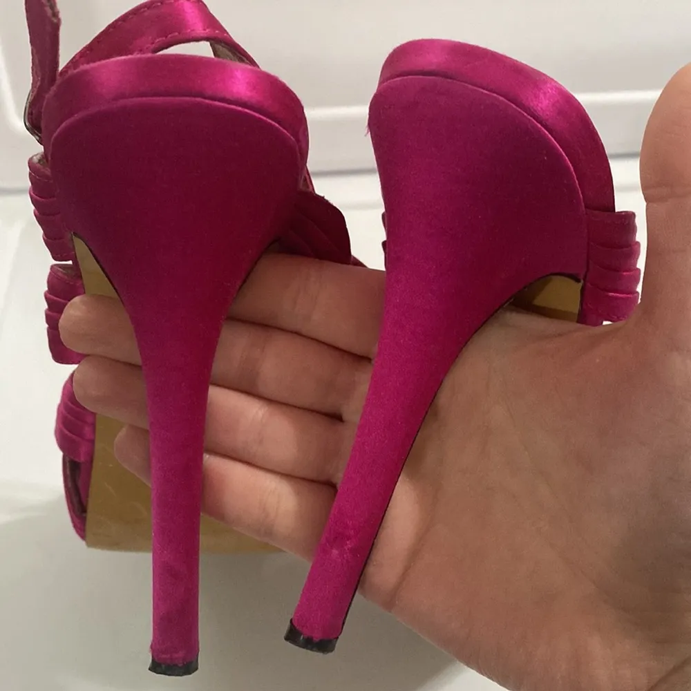 Betsey Johnson satin fuchsia strappy striped high heel sandals  size 8.5 - Image 7
