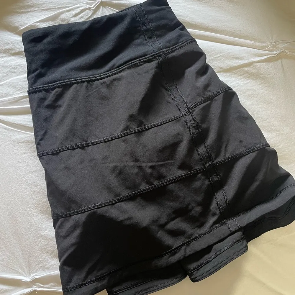 ⚠️SOLD⚠️Lululemon Athletica Black Puffer Skirt Size 4 - Image 2