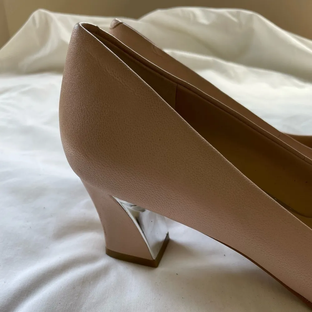 NEW Karl Lagerfeld Andrea Leather Block Heel Pump in Light Brown Size 7.5 - Image 4