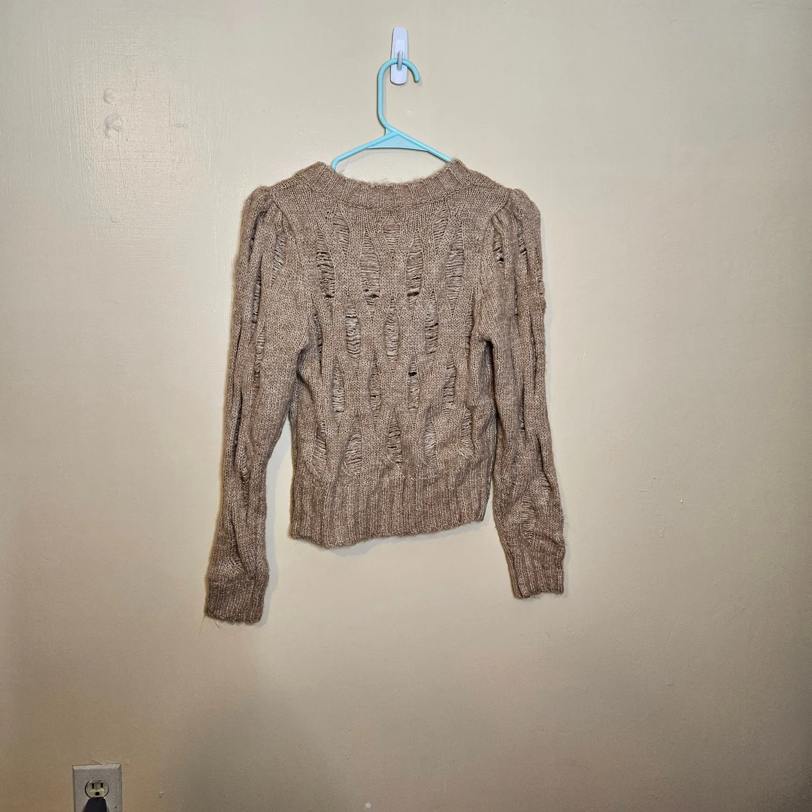 ASTR The Label Size Extra Small XS Light Brown V Neck Sweater NWOT Distressed - Image 2