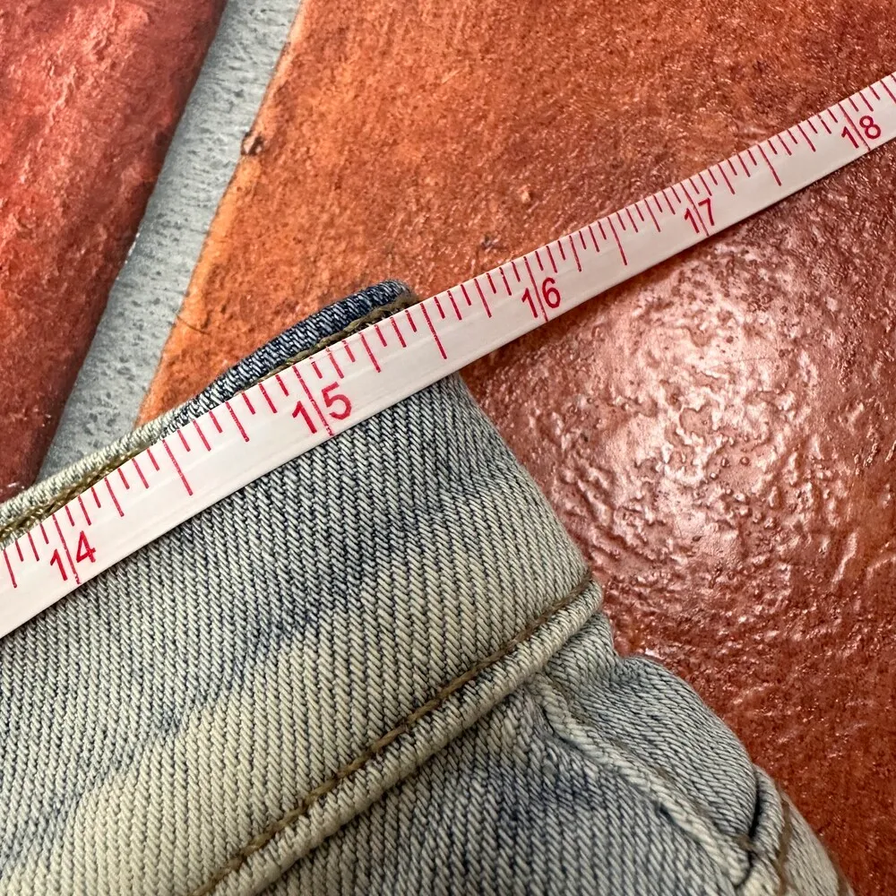 Current/Elliott Light Wash Denim Shorts - Image 4