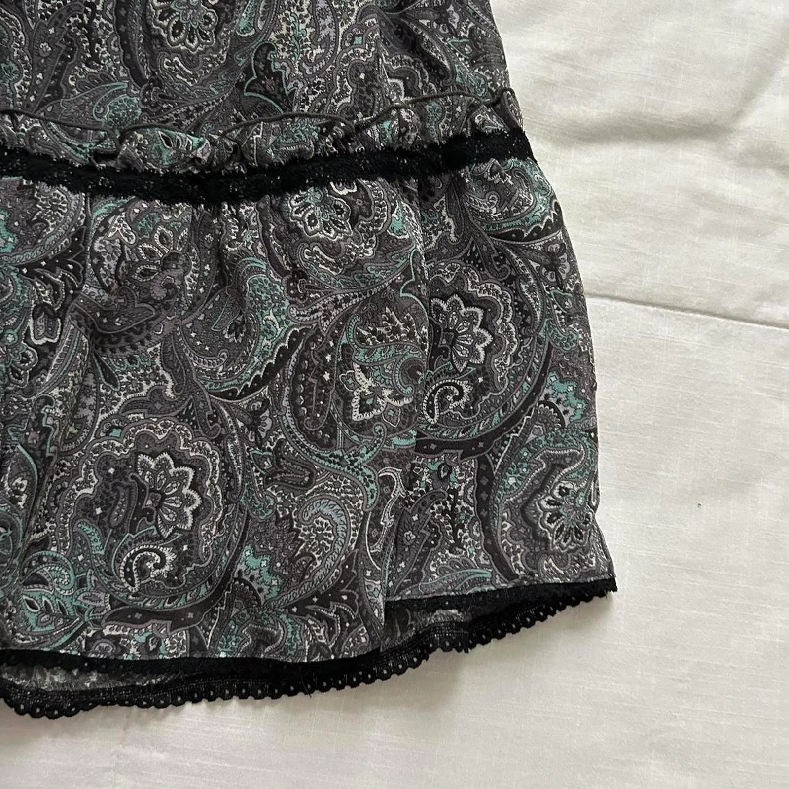 Axes Femme Black and green paisley tiered mini skirt Size medium, from Japan - Image 2