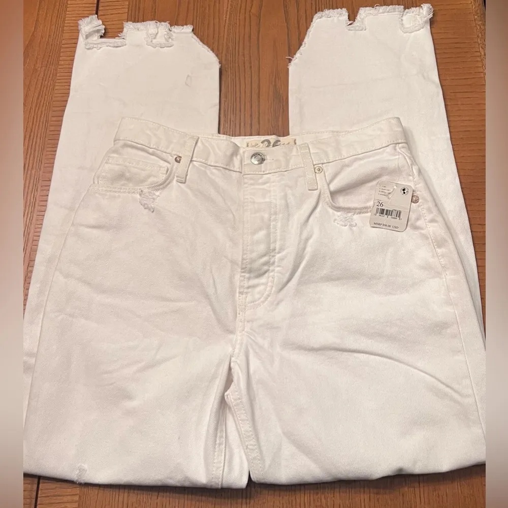 Free People We The Free Tapered Baggy Boyfriend Distressed White Jeans Sz 26 NEW - Image 9