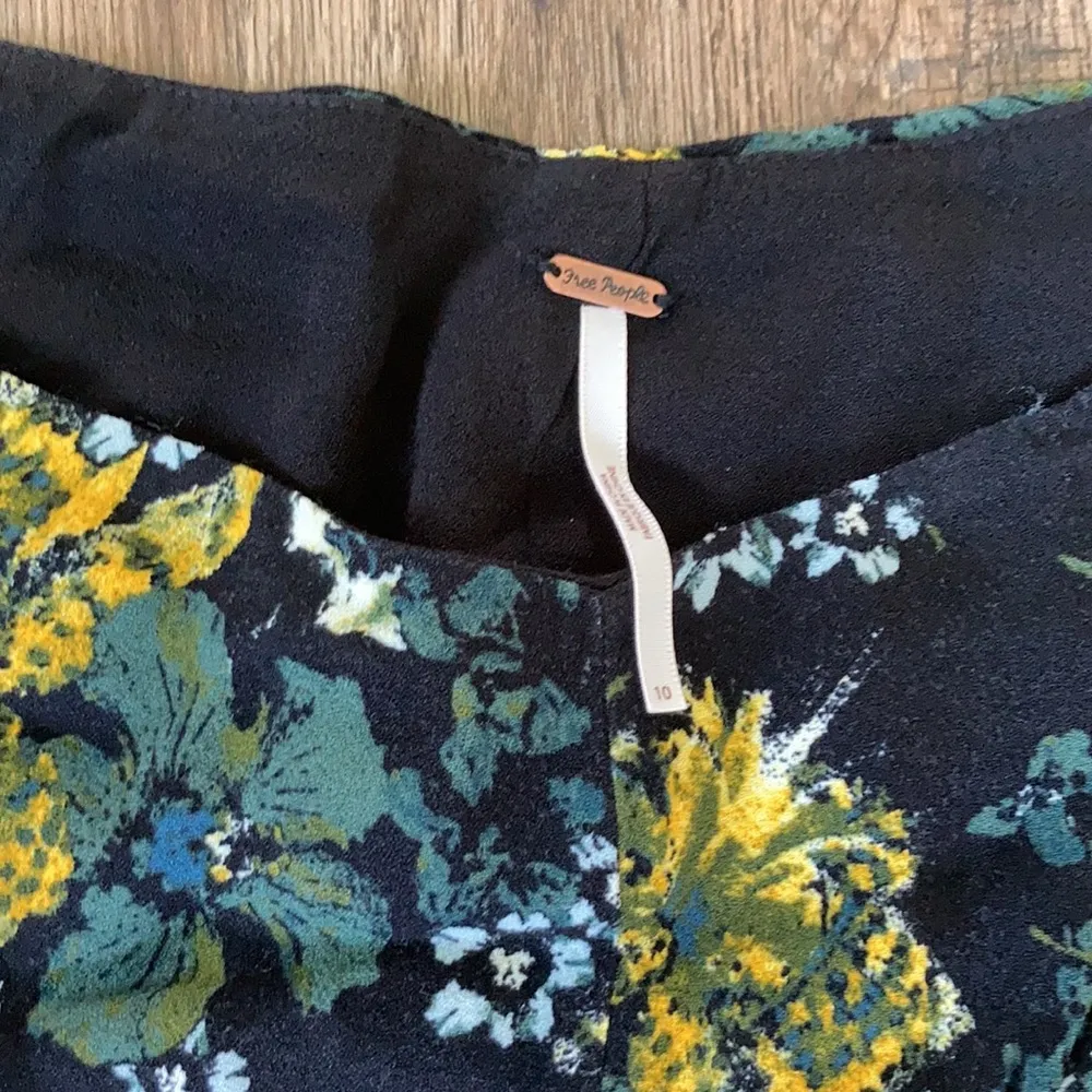 Free People NWT Fiona Flutter Shorts - Image 2