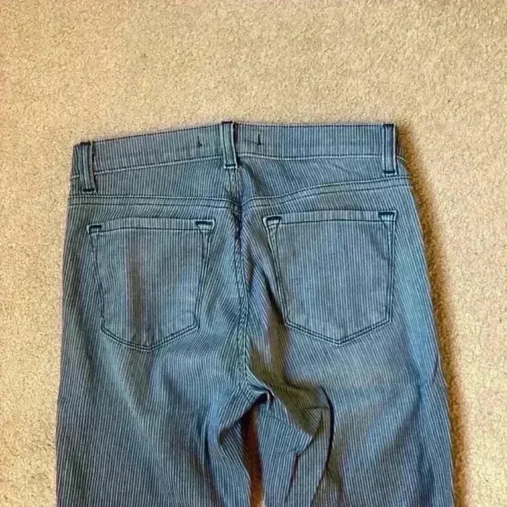 J brand blue vin striped jeans in size 27 - Image 4
