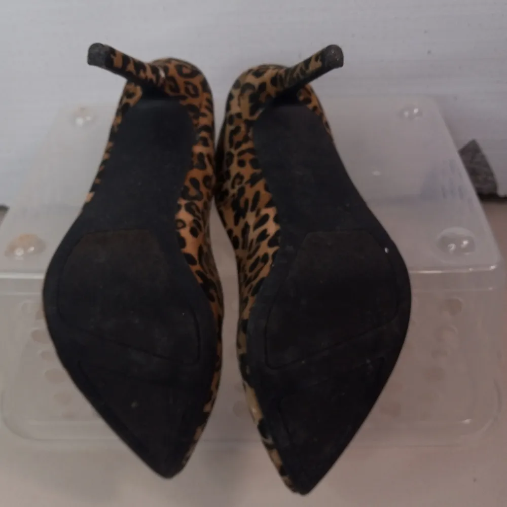 Lauren Conrad 8  Leopard Print Women's Heels - Image 3