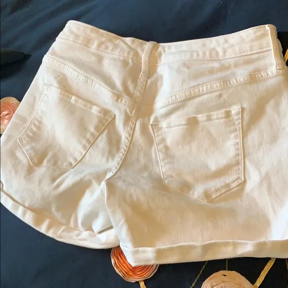 White shorts Size 4 - Image 2