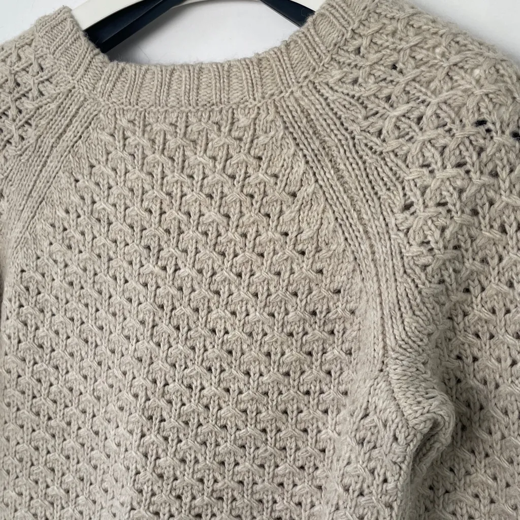 Banana Republic Women Scoop Neck Long Sleeve Italian Yarn Knit Sweater Medium - Image 8