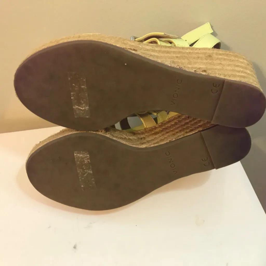 Vionic Sabina pale lime green leather wedge sandals - Image 13