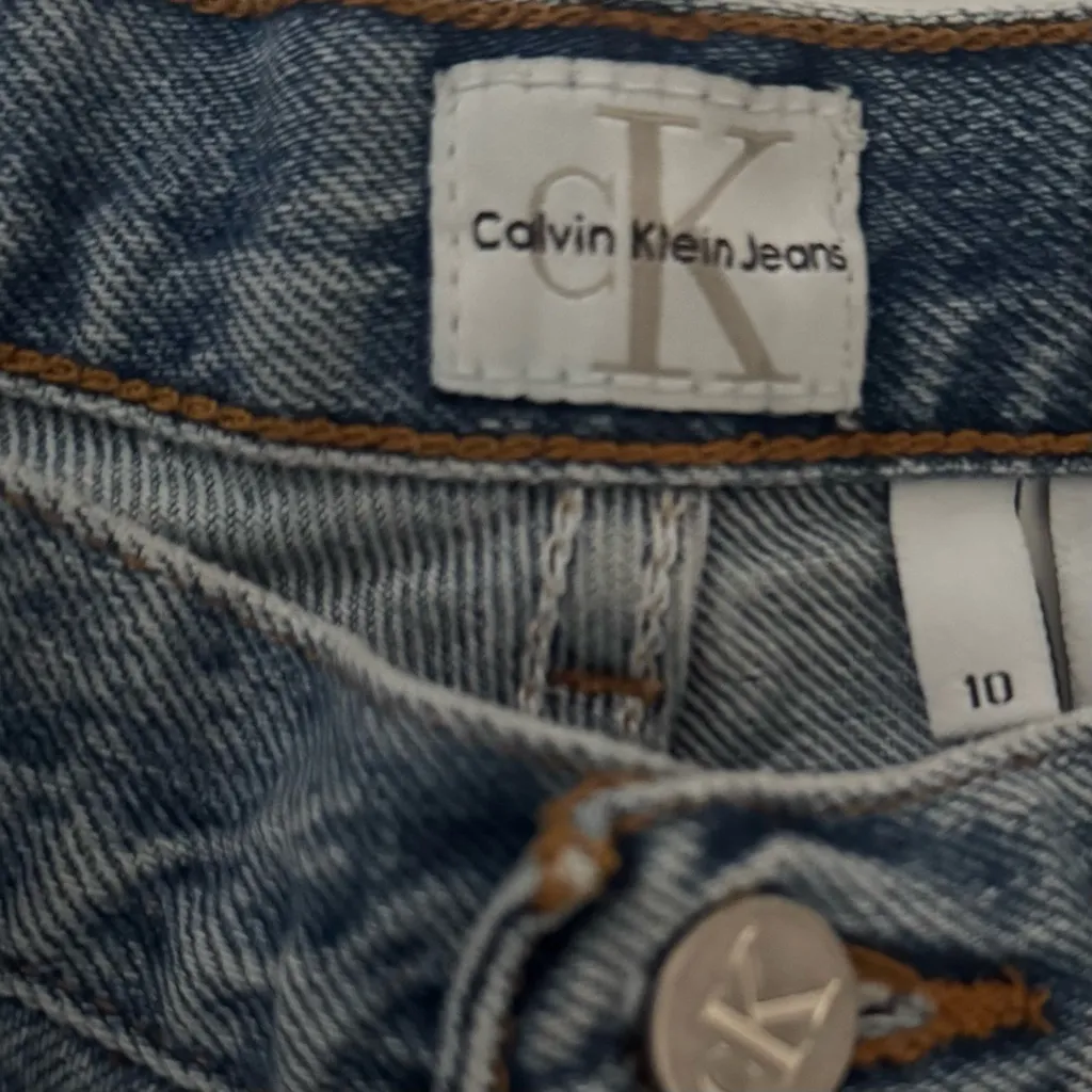 Vintage Calvin Klein Jeans High Rise Cuffed Denim Shorts Size 10 - Image 4