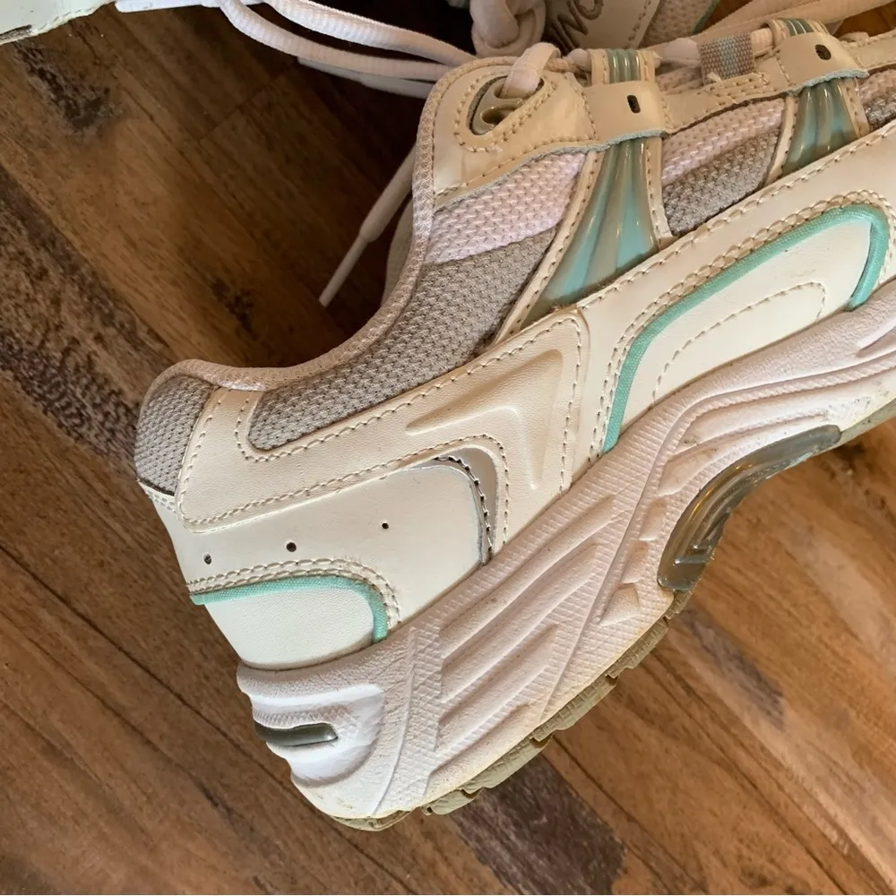 VIONIC leather Walkers White Sz 7.5 Women Orthopedic Comfort Sneakers - Image 4