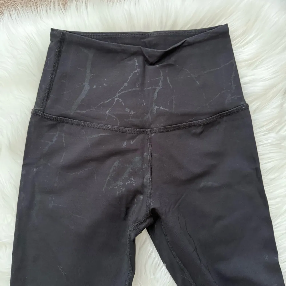 Beyond Yoga Powershine Black Marble Leggings Midi XS - Image 3