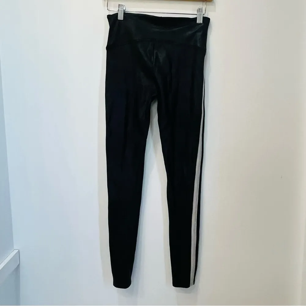 SPANX Faux Leather Leggings Side Stripe White Moto size Medium - Image 5