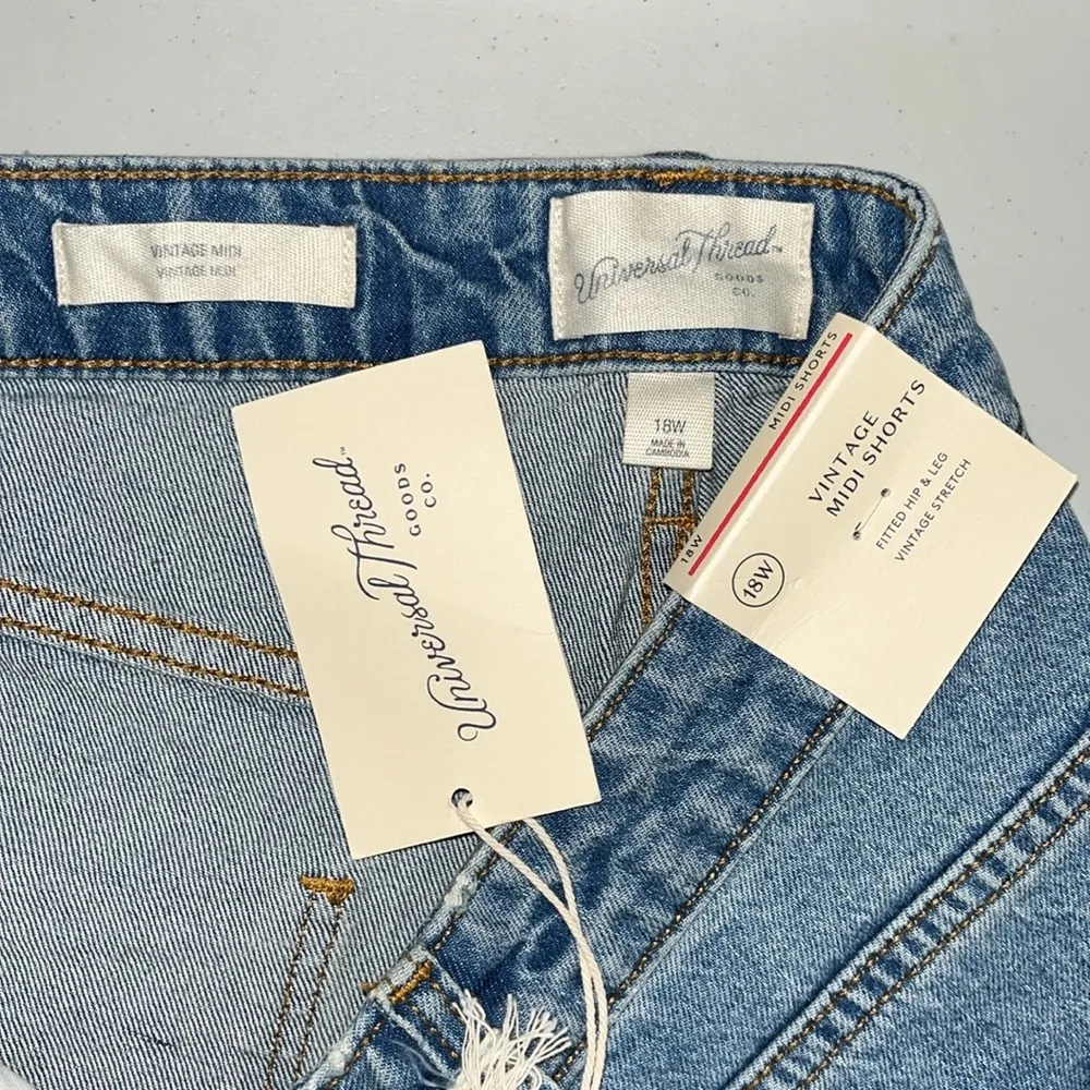 Universal Thread NWT Sz 18W Blue Denim Vintage Stretch Raw Hem Midi Jean Shorts - Image 3