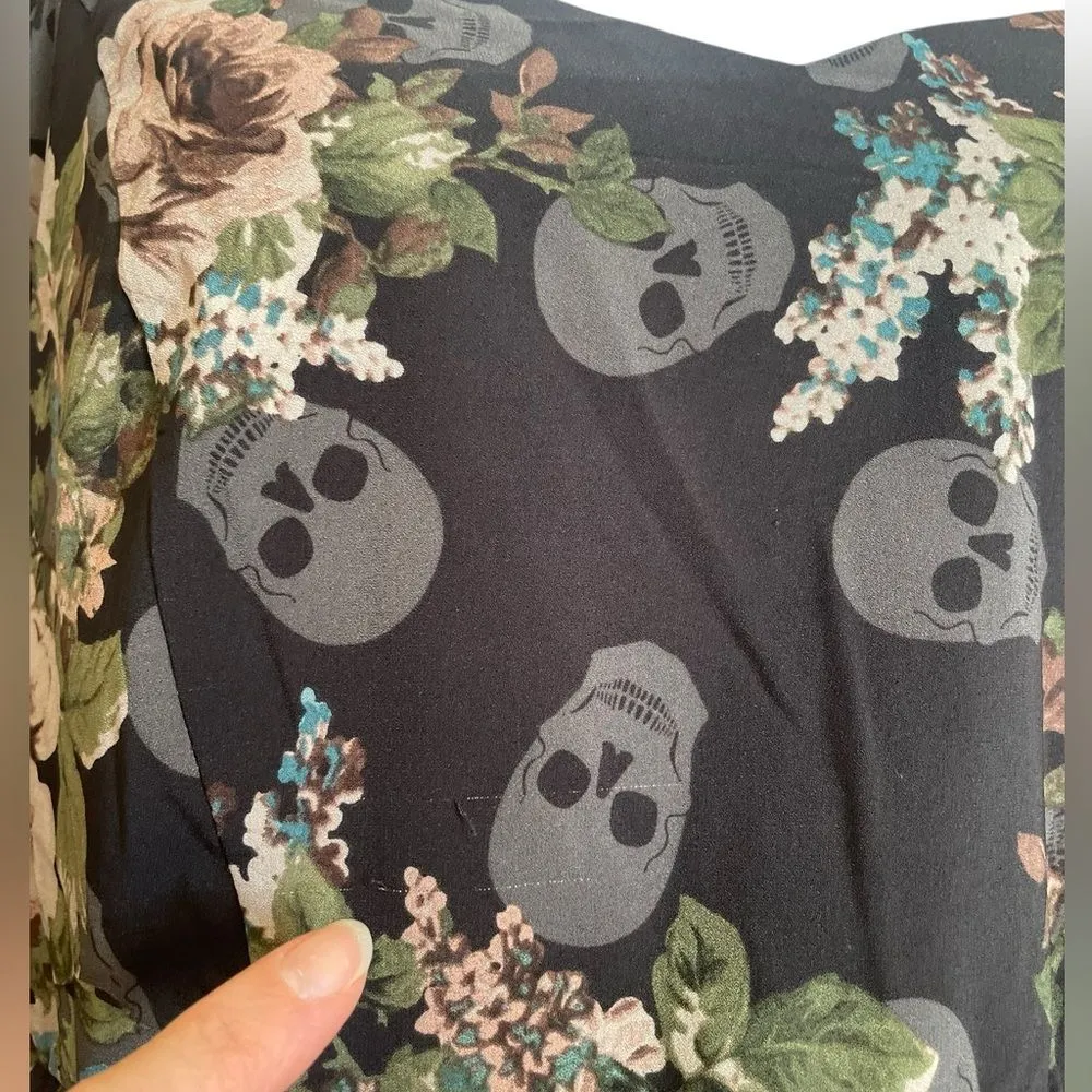 Torrid Flowers and Skull Print Blouse Peplum Crepe Sweetheart Neck Womens 2X - Image 12