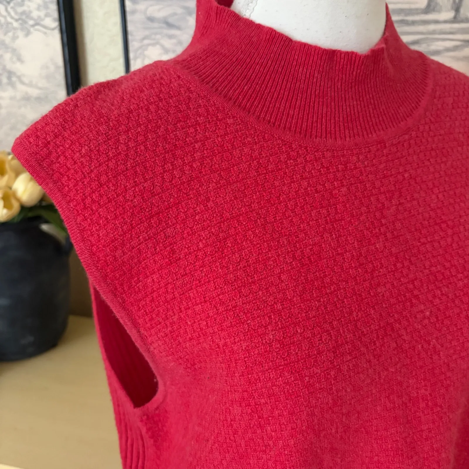 St. John 100% Cashmere Mock Neck Sweater Vest Red Size Extra Large - Image 2