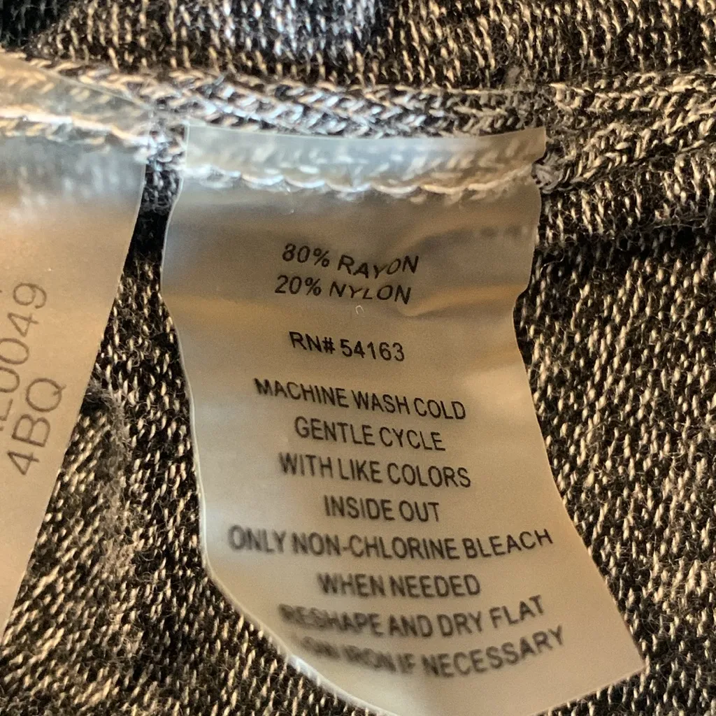 Calvin Klein Women's Gray Sweater - Image 7