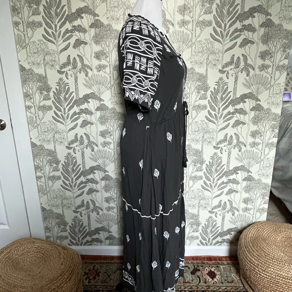 FREE PEOPLE RILEY SMOCKED MAXI DRESS IN Clare smoke grey black sz M - Image 6