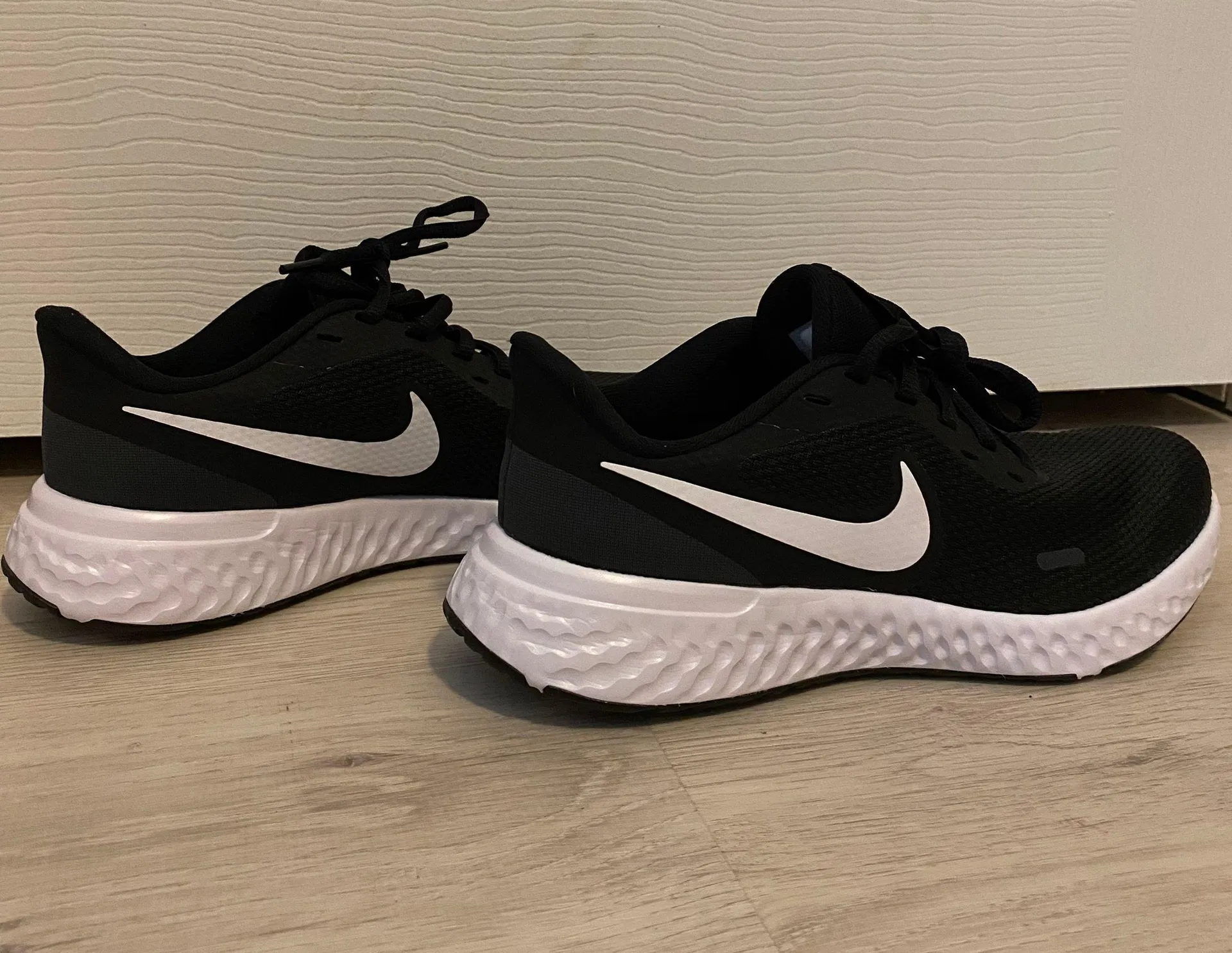 Nike Sneakers Women NEVER WORN - Image 2