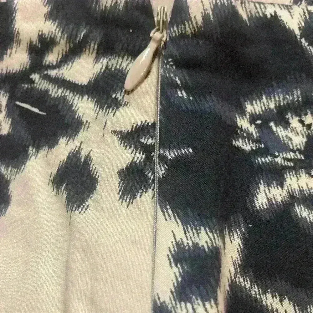 THE LIMITED black and ivory floral full  swing mini skirt Size 6 PRISTINE - Image 6