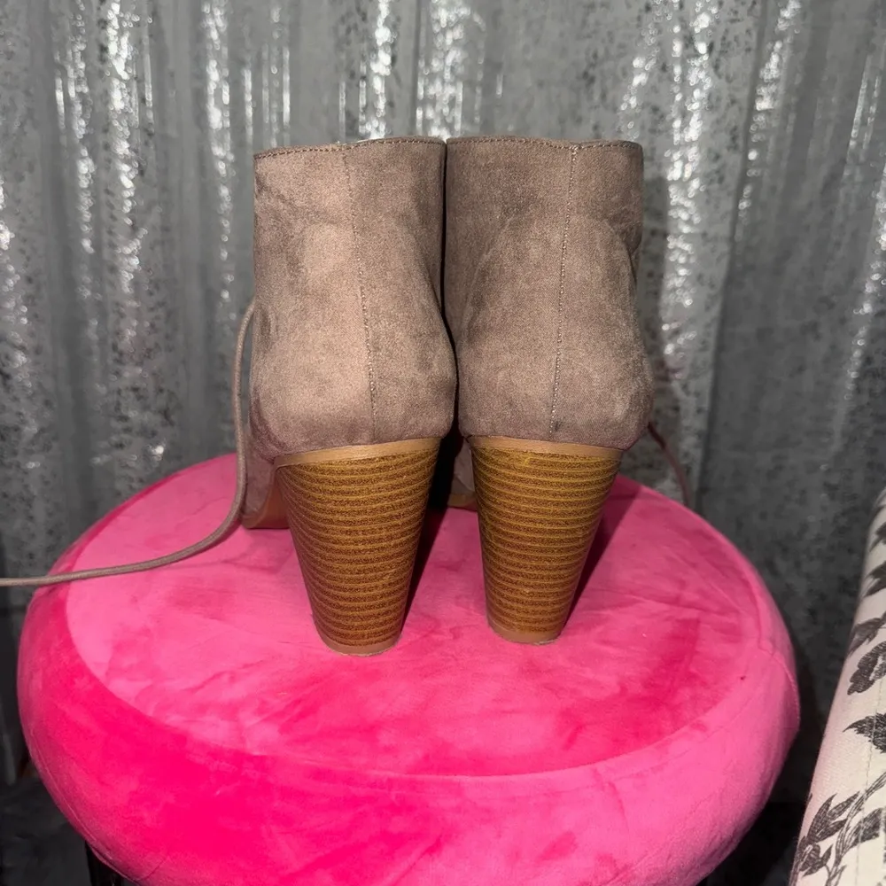 Tan‎ Lace Up Boots with Suede Finish - Image 4