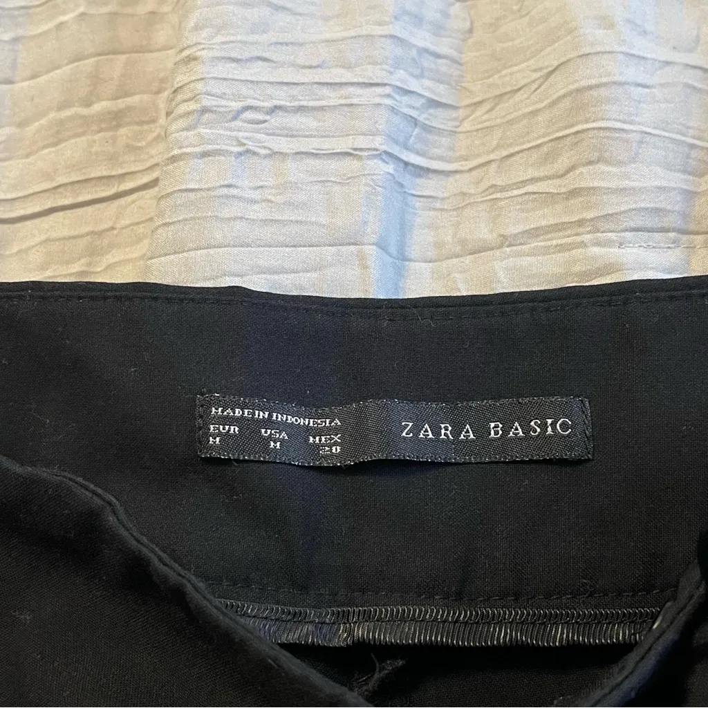 Zara Basic Woman’s Black Business Casual Capri Pants Size Medium - Image 3
