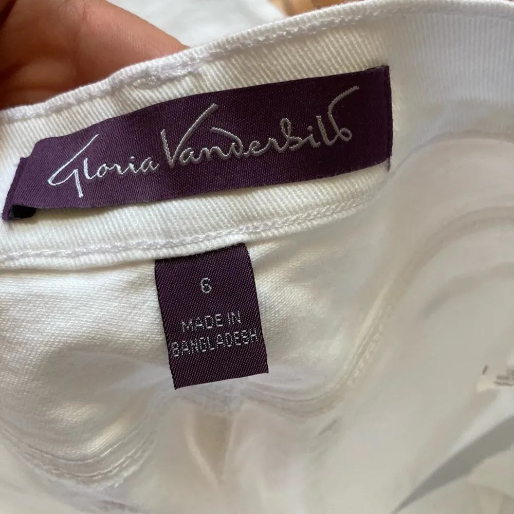 NWT Gloria Vanderbilt women Amanda Capri Size 6 - Image 4