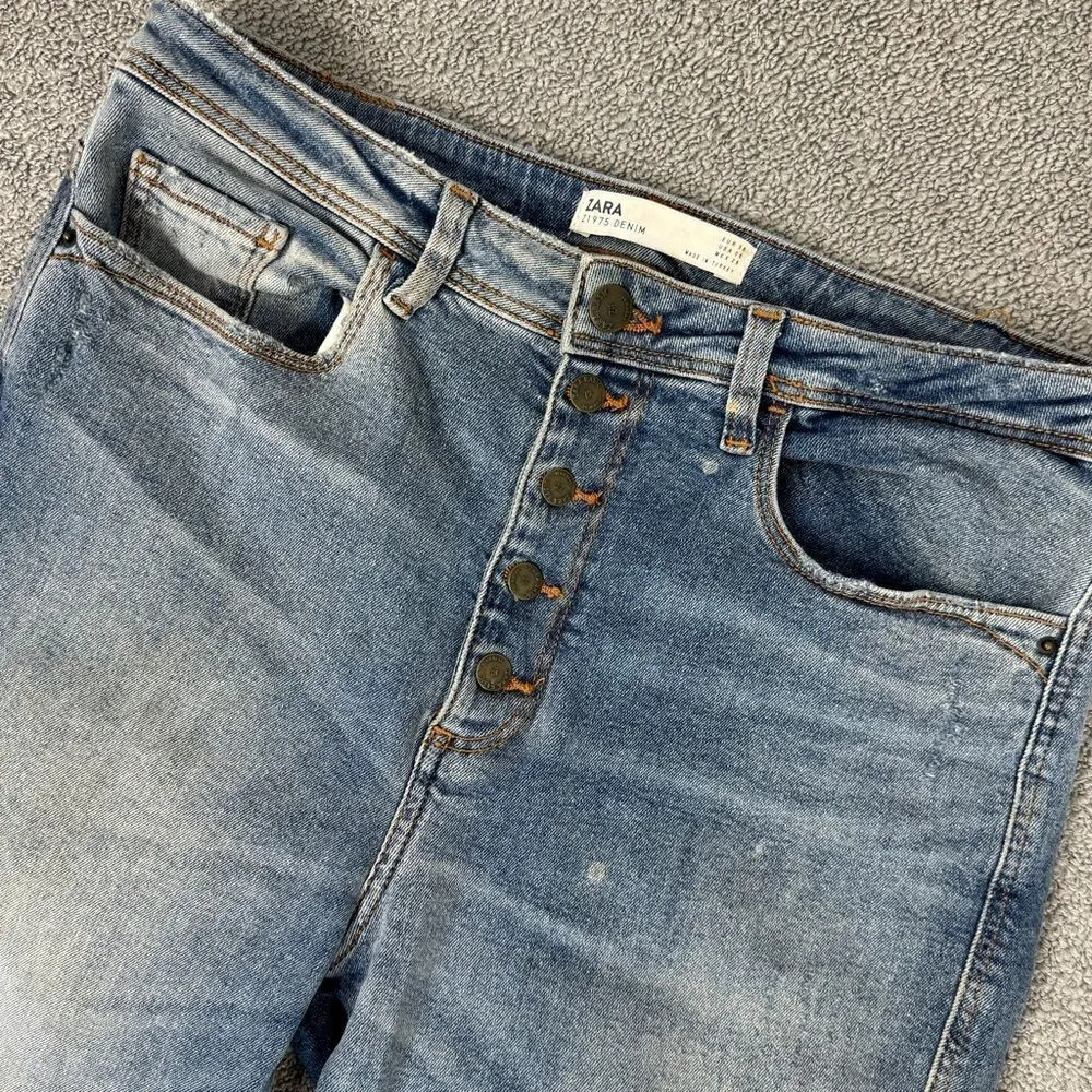 ZARA  Distressed High Rise Button Fly Crop Jeans Size 6 Blue - Image 7