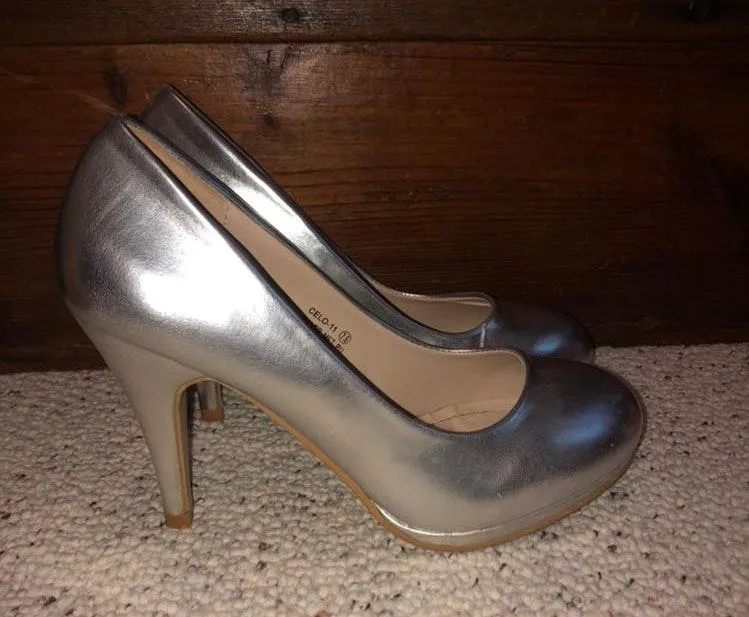 Silver Heels Size 7.5 - Image 4