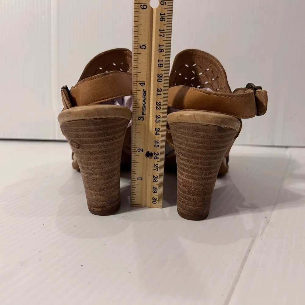 Born tan leather chunky heel ankle strap sandal size 9 M - Image 5