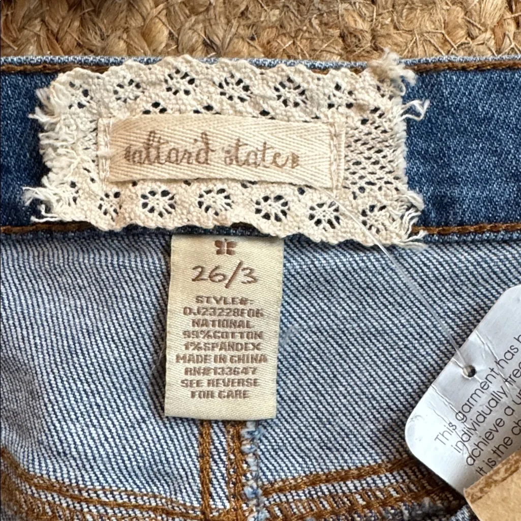 Altar’d State NWT high-rise Mom blue denim jeans 26/3 Distressed Look - Image 3
