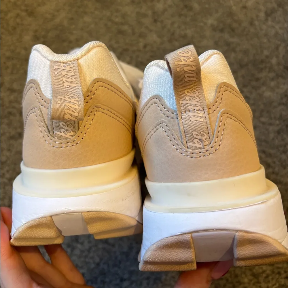 Nike Air Max Dawn Soft Pink Shoes - Image 4