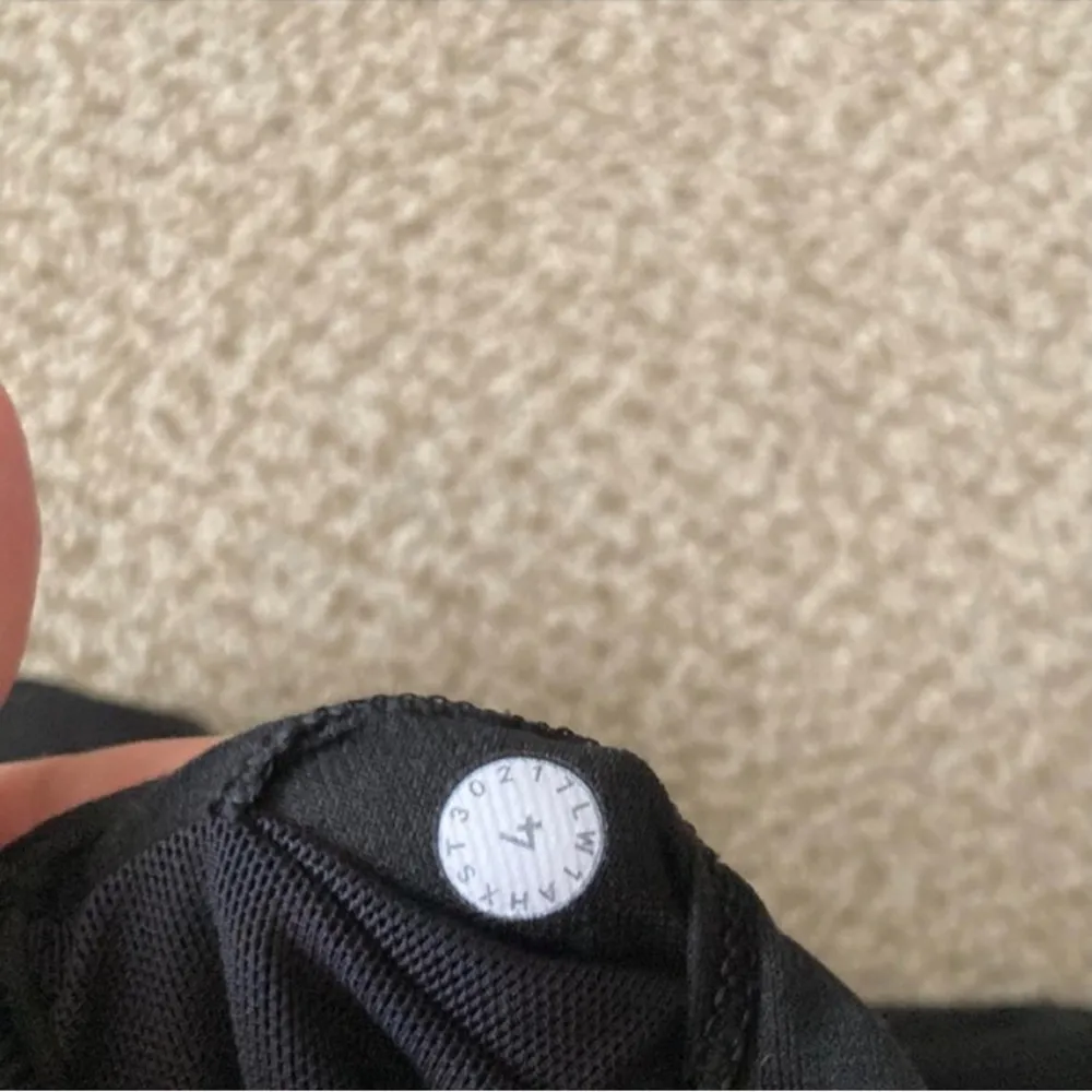 LULULEMON Power Pose Tank Top with Shelf Bra Black A/B Cup Luon Size 4 EUC - Image 10