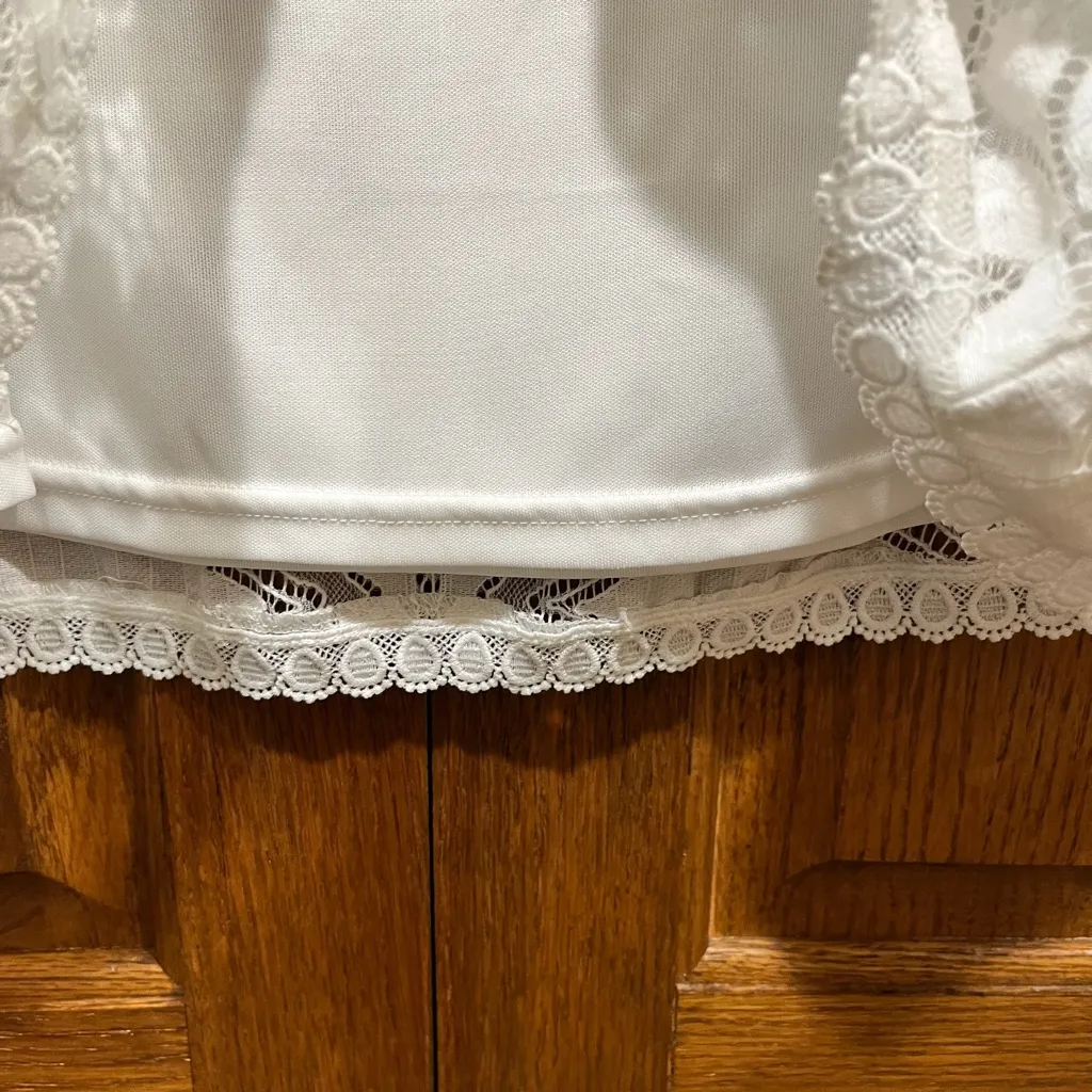 Doe & Rae White Floral Lace Detail High Neck Sleeveless Top - Size Small - Image 11