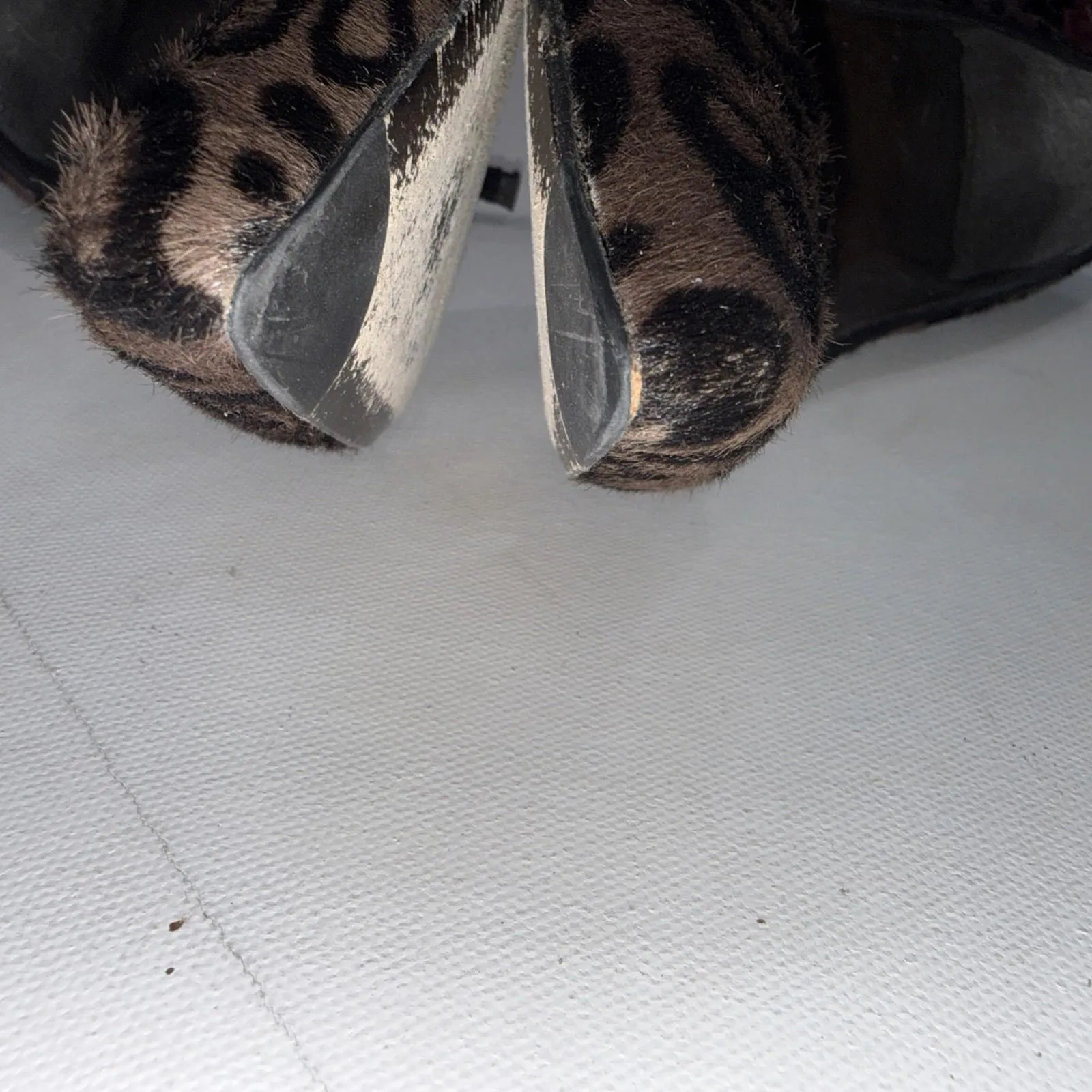 Stuart Weitzman Animal Print Calf Hair Y2K Equestrian Designer Pumps Heels 9M - Image 8