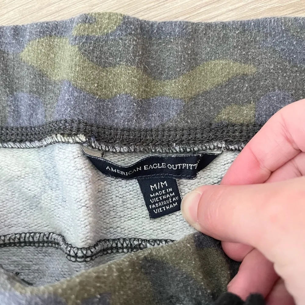 American Eagle Outfitters Vintage Camo Cropped Fleece Jogger Size Medium - Image 7