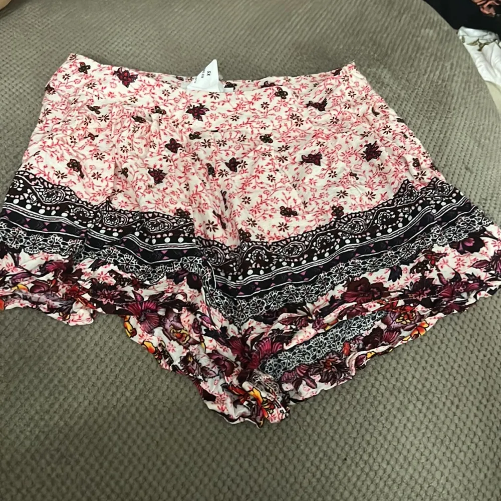 SET NWT LF Seek the label floral print crop top and shorts set - Image 9